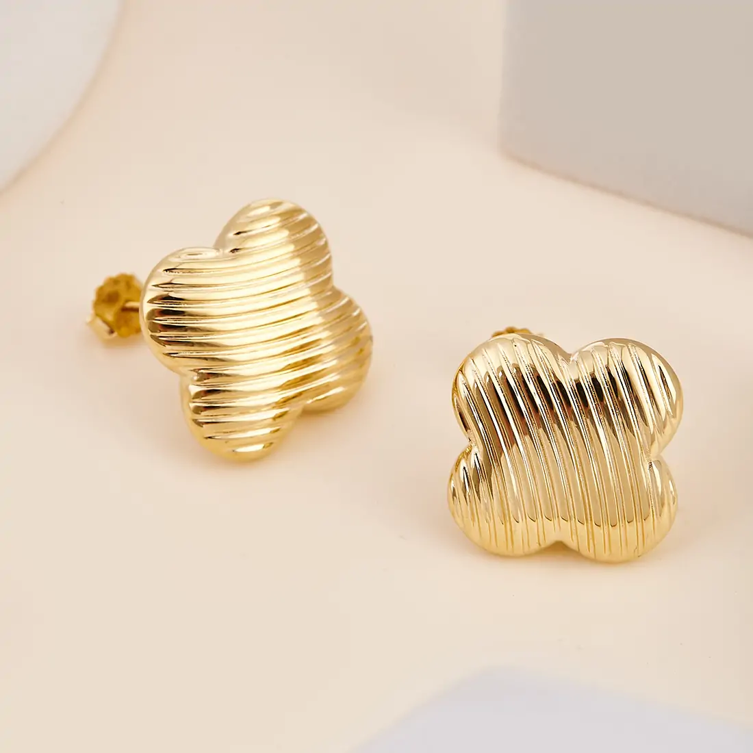 18K yellow earrings 4.2g outer diameter 20mm